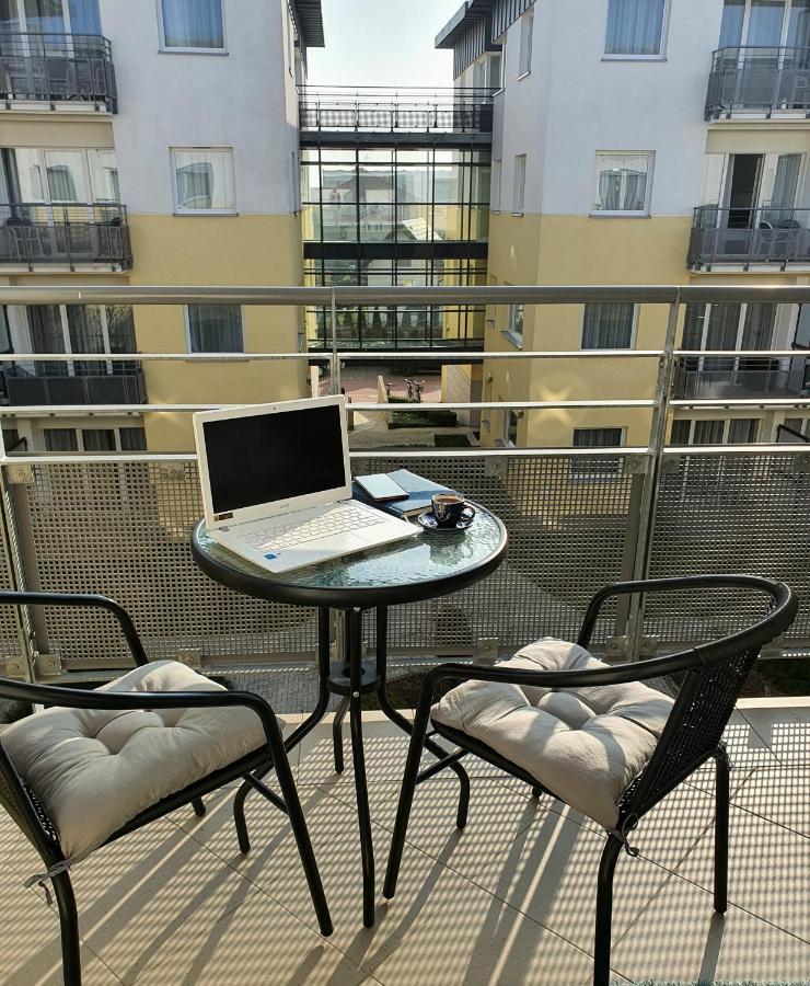 Atrium Sarbinowo Na Fali Buitenkant foto
